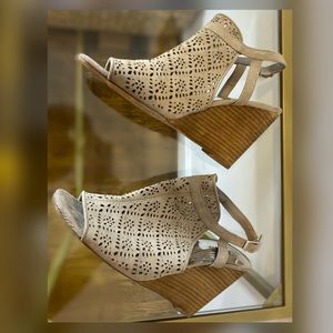 Carlos by Carlos Santana Women's Peep toe Sandals